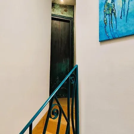 公寓 The Artist's House