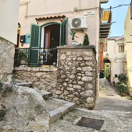 The Artist's House Apartment